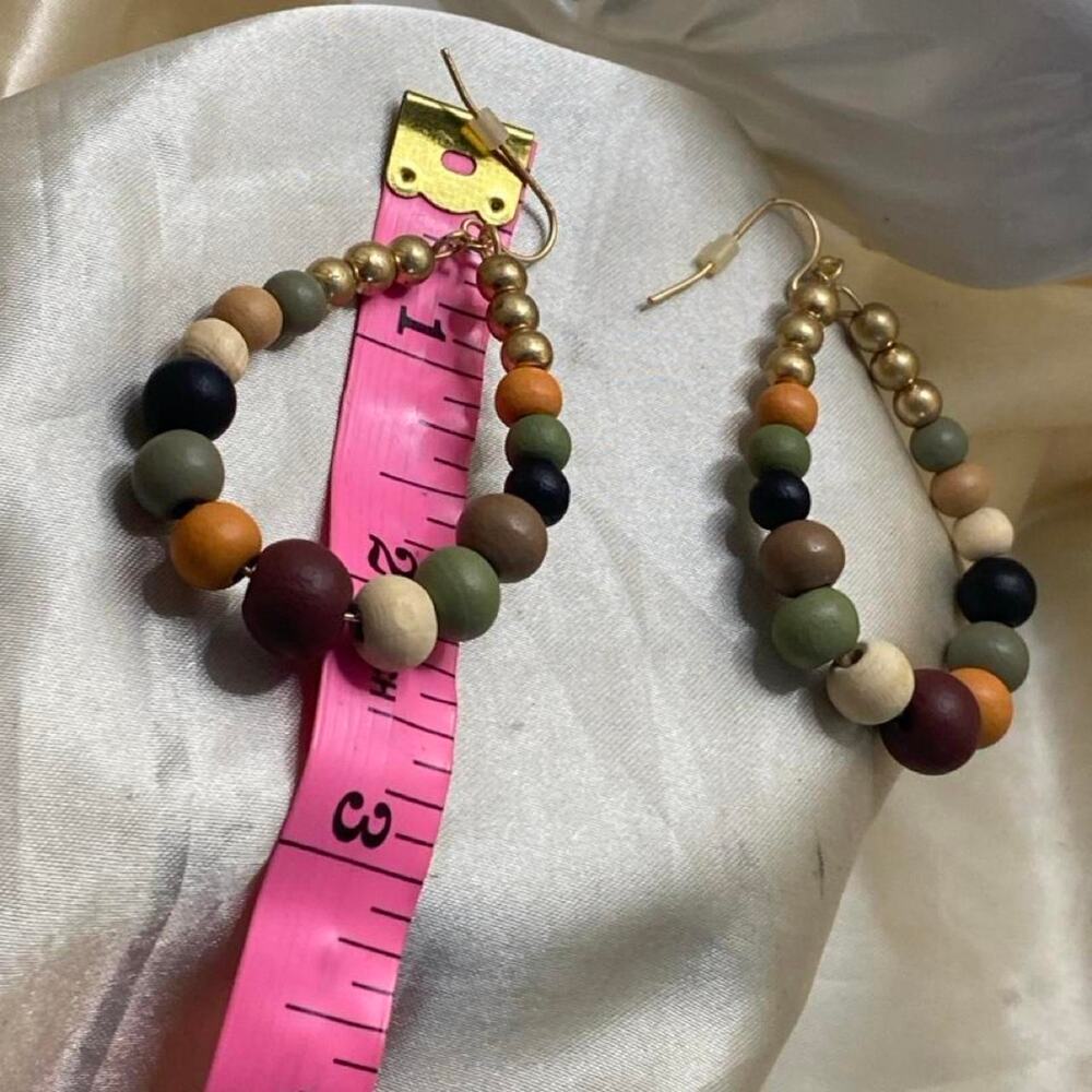 Vintage Multicolor Wooden Bead Hoop Earrings Gold Tone Boho Pierced Dangle - Picture 4 of 4